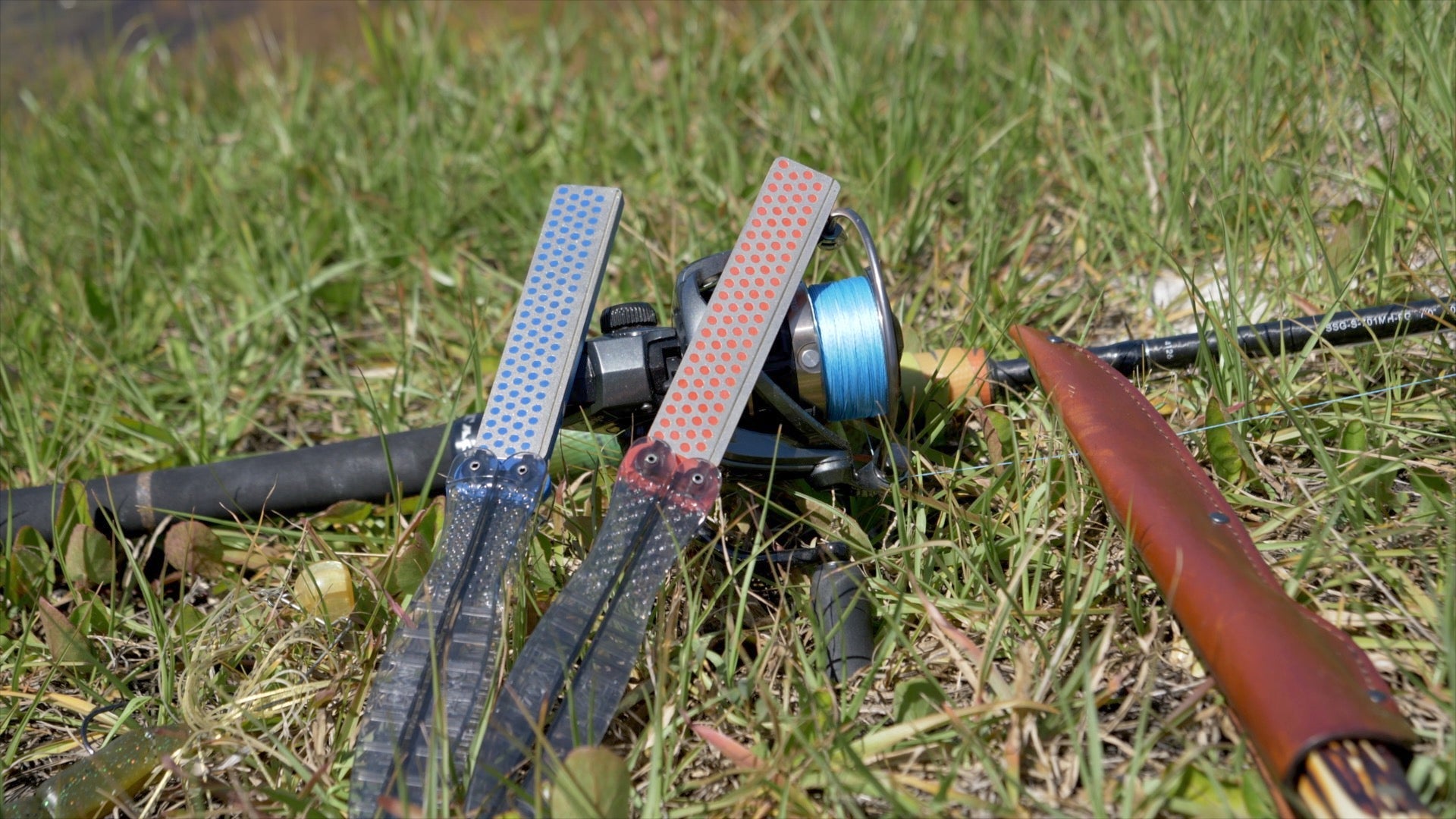 Dmt diamond sharpeners - diafold hook and knife sharpener with fish hook groove - the best knife sharpeners made in usa
