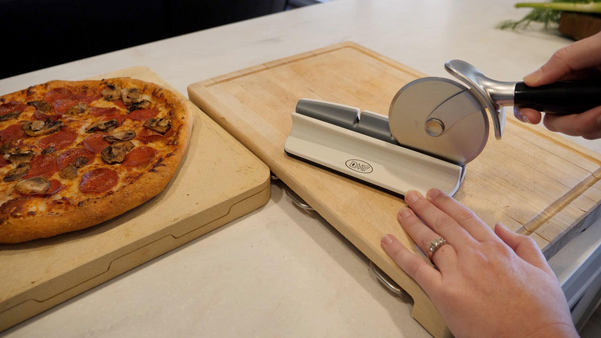 Dmt diamond sharpeners - edgesharp pizza wheel & knife sharpener - the best knife sharpeners made in usa